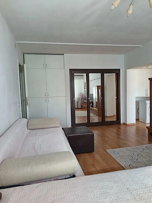 Direct proprietar, ap.2 cam 71 mp, Bd. Fratii Golesti, Pitesti, et.4 din 8, an 1993