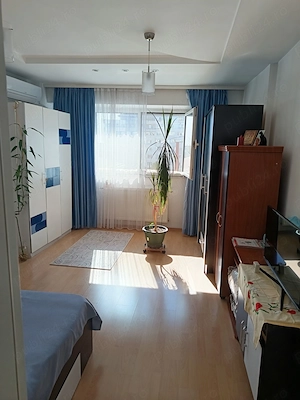 Vând schimb ap.2 cam. direct proprietar, Bd. Fratii Golesti, Pitesti, et.4 din 8, an 1993, 71 mp