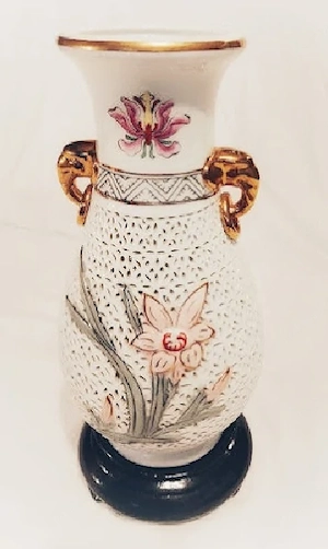 Vază Vintage Porțelan Dantelat 25cm - Stare Nouă   Colectie