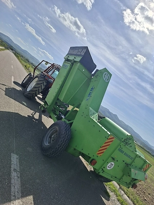 vând culegatoare porumb