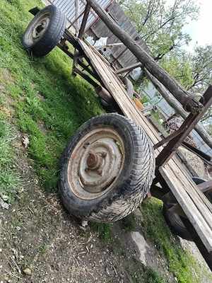 Vând caruta ușora joasa si larga l