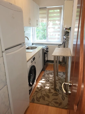 proprietar închiriez apartament cu trei camere semidecomandat în Bacău 