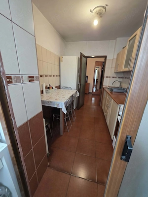 Apartament 3 camere   Scoala Nr10   Etaj 3   - imagine 6