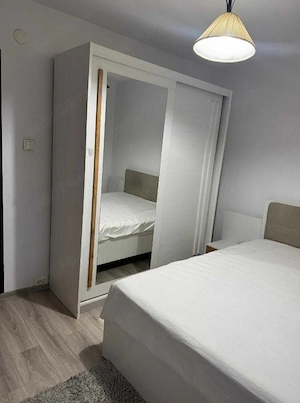 Inchiriez apartament cu 2 camere, decomandat, loc de parcare 24 7, zona 8 Mai, aleea Ioan Slavici.  - imagine 4