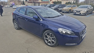 Volvo V40 2016 T2 120 cai manual benzina - imagine 3