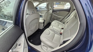 Volvo V40 2016 T2 120 cai manual benzina - imagine 4