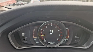 Volvo V40 2016 T2 120 cai manual benzina - imagine 6