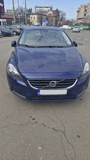 Volvo V40 2016 T2 120 cai manual benzina - imagine 4