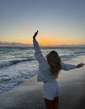 2 surori căutăm un domn generos  - imagine 2