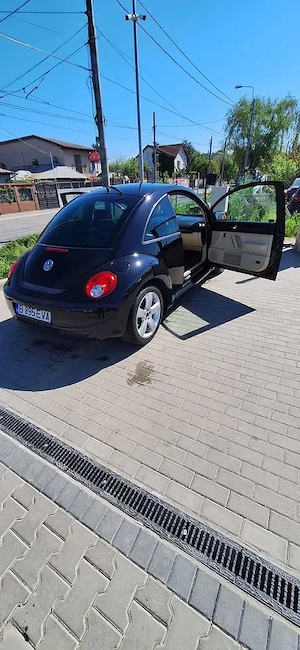 Volkswagen New Beetle, an 2007, motor 2.0 benzină + GPL , 92.000 km - imagine 4