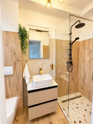 Duplex despartit prin garaj - 5 camere / 3 bai -  mobilata / utilată - imagine 19