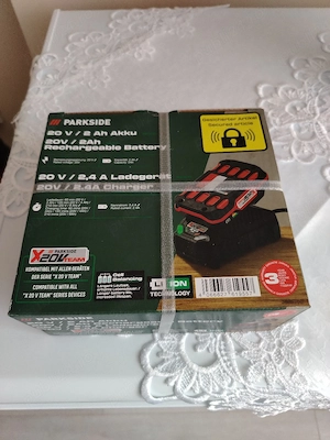 Set încărcător și acumulator 20V Parkside nou 