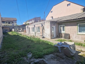 Inchiriez 2 case in aceeasi curte. Strada Ion Nenitescu numarul 9 Constanta