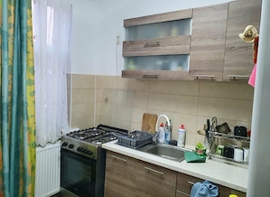 Închiriez casă în zonă centrală - imagine 2