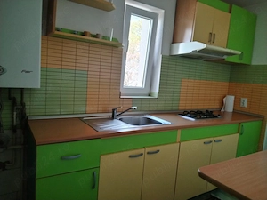 Închiriez garsoniera 