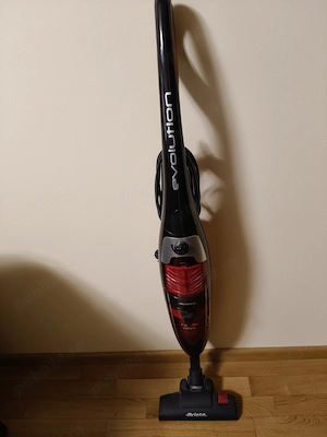 Vând aspirator vertical cu fir marca Ariete.