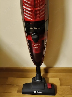 Vând aspirator vertical cu fir marca Ariete. - imagine 3