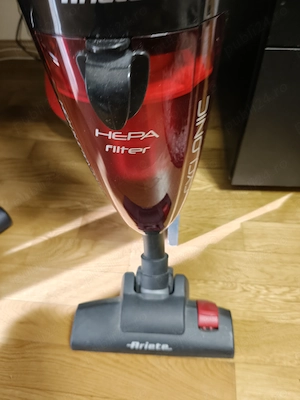 Vând aspirator vertical cu fir marca Ariete. - imagine 4