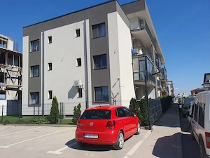 Vand apartament cu curte
