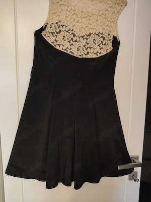 Rochie elegantă pentru persoane tinere , destinată ocaziilor speciale 