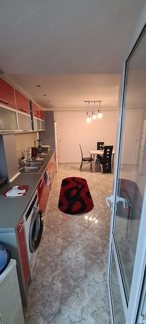 Vind apartament 105 m2 util,1550 euro pe m2[Obcini  in bloc cu curte si spatiu de parcare] - imagine 3