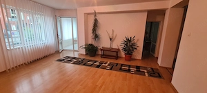 Vind apartament 105 m2 util,1550 euro pe m2[Obcini  in bloc cu curte si spatiu de parcare] - imagine 8