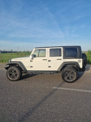 2010 Jeep Wrangler Rubicon Unlimited - imagine 3