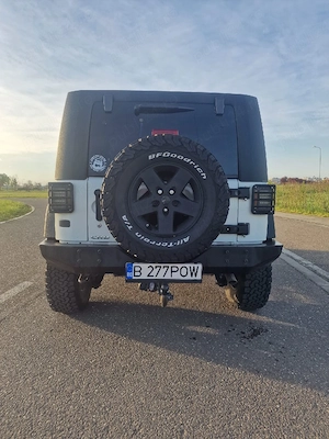 2010 Jeep Wrangler Rubicon Unlimited - imagine 2