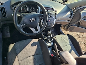 KIA  Ceed 1.6 Diesel - imagine 3