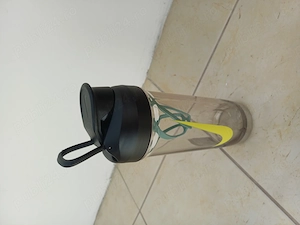 Bidon apa Nike Recharge Shaker 2.0, BPA free, 473 ml transparent verde 