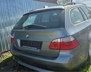 Dezmembrez Bmw E61 - imagine 2