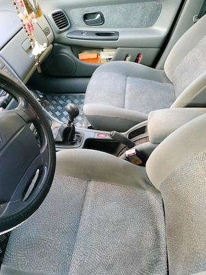 Renault Laguna - imagine 8