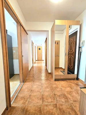 Proprietar, închiriez apartament cu 3 camere Bld. Cetatii - imagine 8