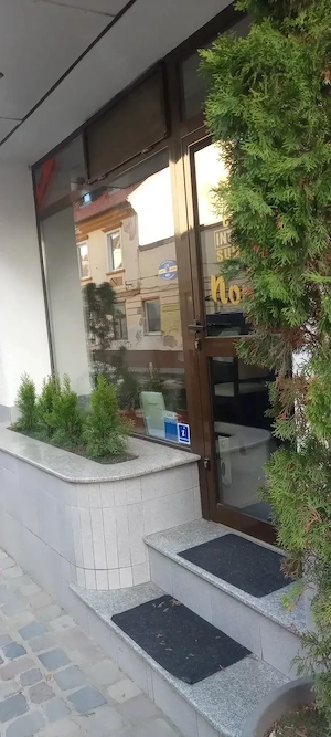 Închiriez. Spatiu comercial stradal. În centru istoric. Brașov. 