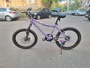 Vând bicicletă fete mov 