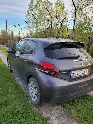 Peugeot 208 benzină 2017. - imagine 3