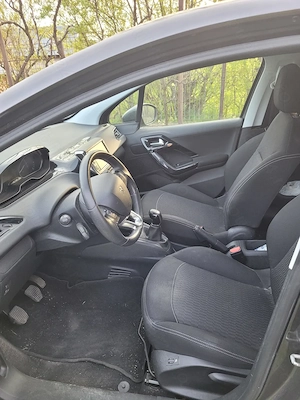 Peugeot 208 benzină 2017. - imagine 7