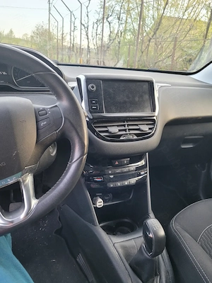 Peugeot 208 benzină 2017. - imagine 6