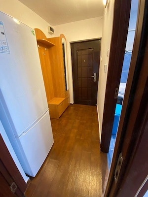 Închiriez garsonieră 