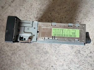 Casetofon auto e de pe Audi A4b5  - imagine 2