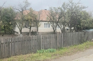 Casă de cărămidă 120 mp cu teren intravilan 32 arii de vanzare construcție 1960 cu actele la zi!