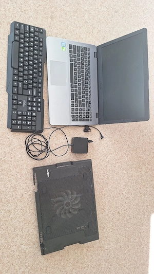 laptop asus i5 cu incarcator tastatura si suport
