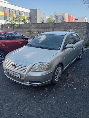 Vând mașină Toyota avensis 
