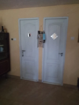 vând casă cu grădină