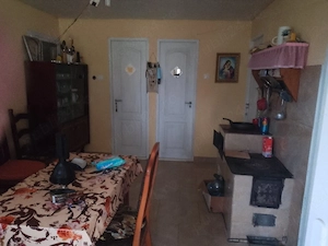 vând casă cu grădină - imagine 2