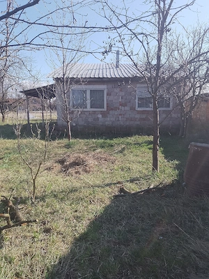 vând casă cu grădină - imagine 4