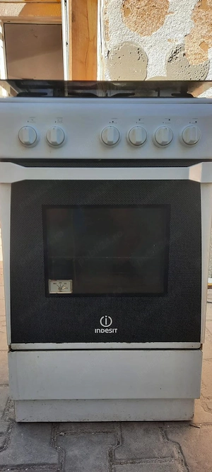 Vand Aragaz Indesit cu 4 ochiuri   gata de folosit!