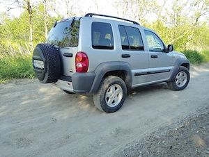Jeep Cherokee Limited 2.8 CRD - imagine 8