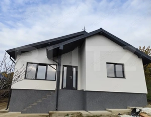 Casă parter cu panoramă deosebită, acces excelent și toate utilitățile