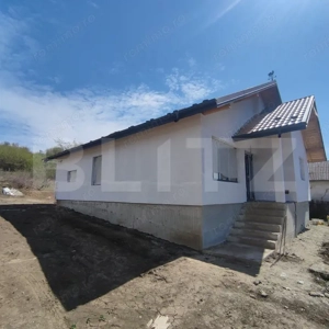 Casă parter cu panoramă deosebită, acces excelent și toate utilitățile - imagine 3